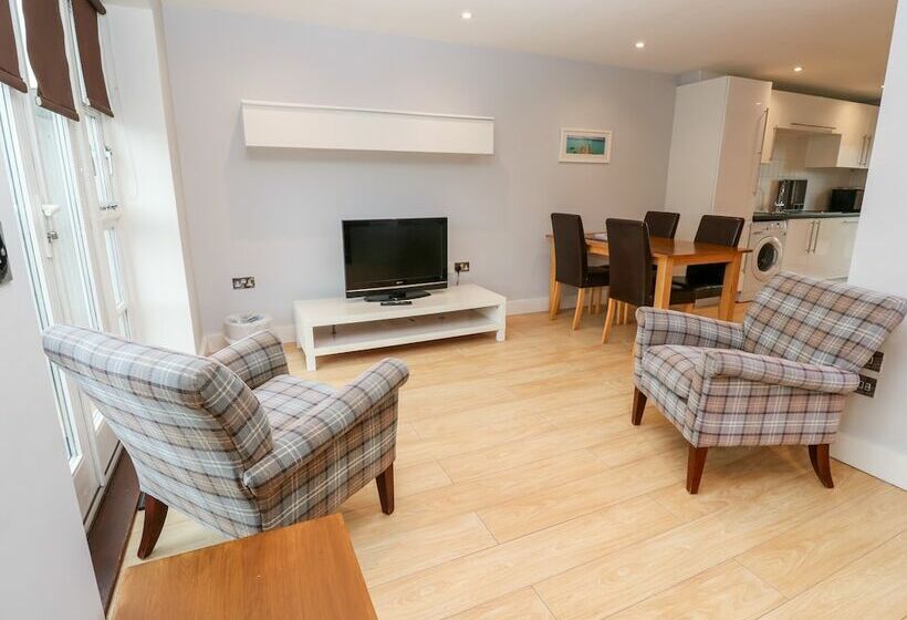 20 Bay Retreat Villas