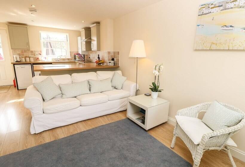 4 The Old Post Office Mews