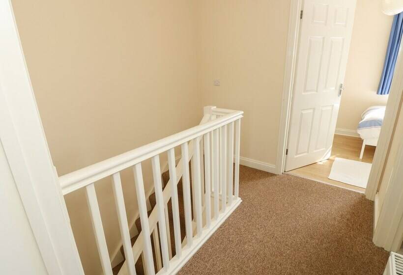 4 The Old Post Office Mews