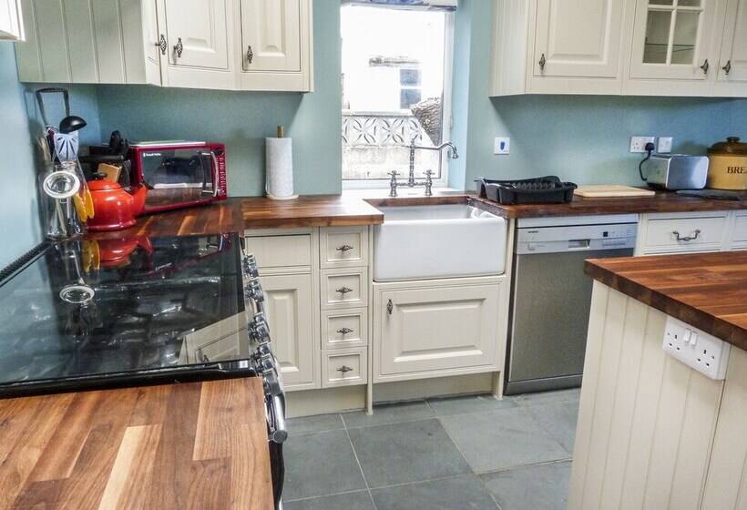 5 Distillery Cottages