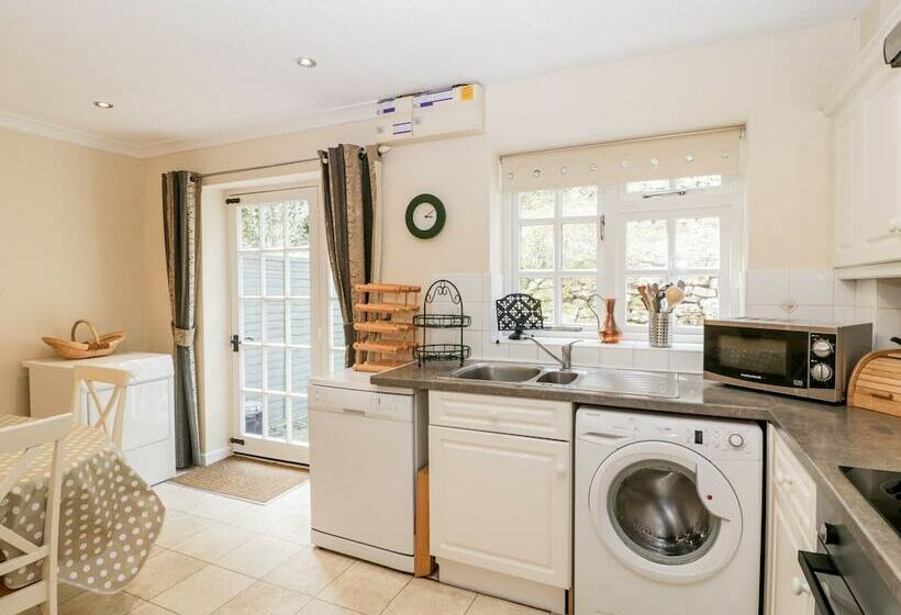 5 Wye Rapid Cottages