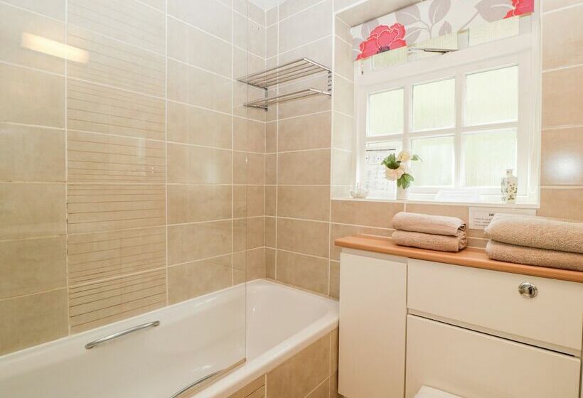 5 Wye Rapid Cottages