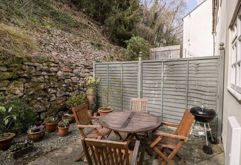 5 Wye Rapid Cottages
