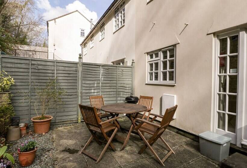 5 Wye Rapid Cottages