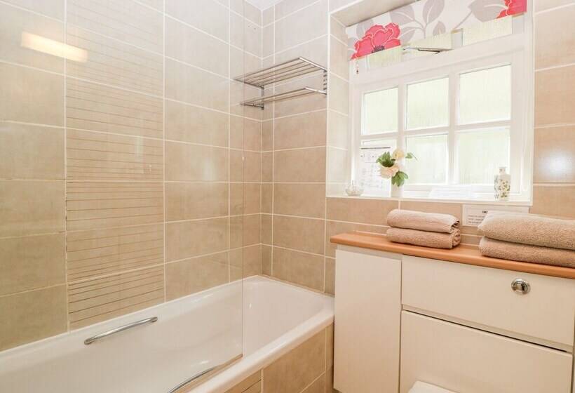 5 Wye Rapid Cottages