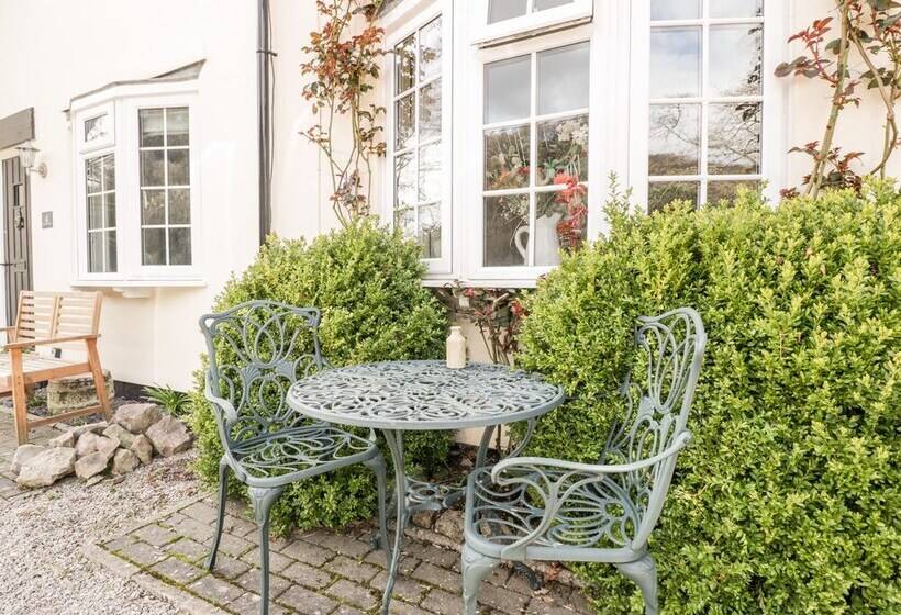 5 Wye Rapid Cottages