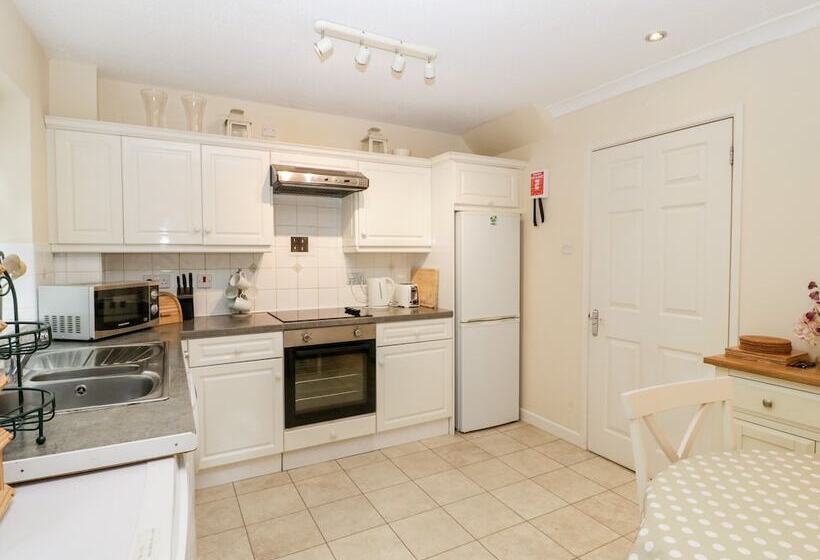 5 Wye Rapid Cottages