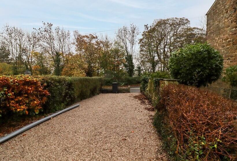 7 Scarah Bank Cottages