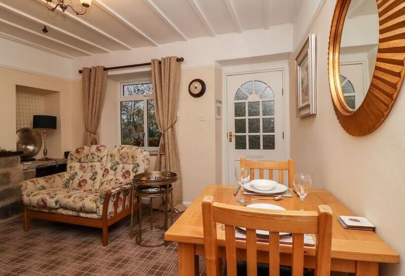 7 Scarah Bank Cottages