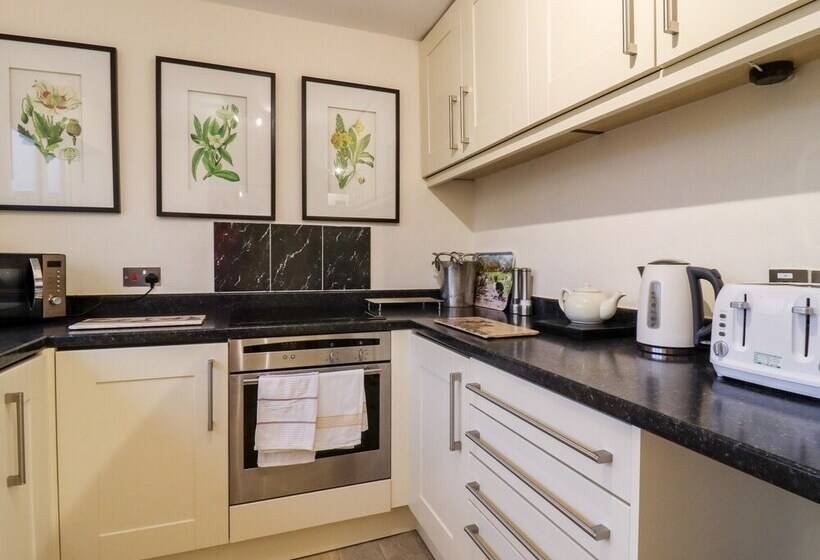 7 Scarah Bank Cottages