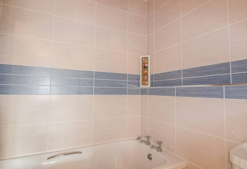 Apartment 1, Trearren