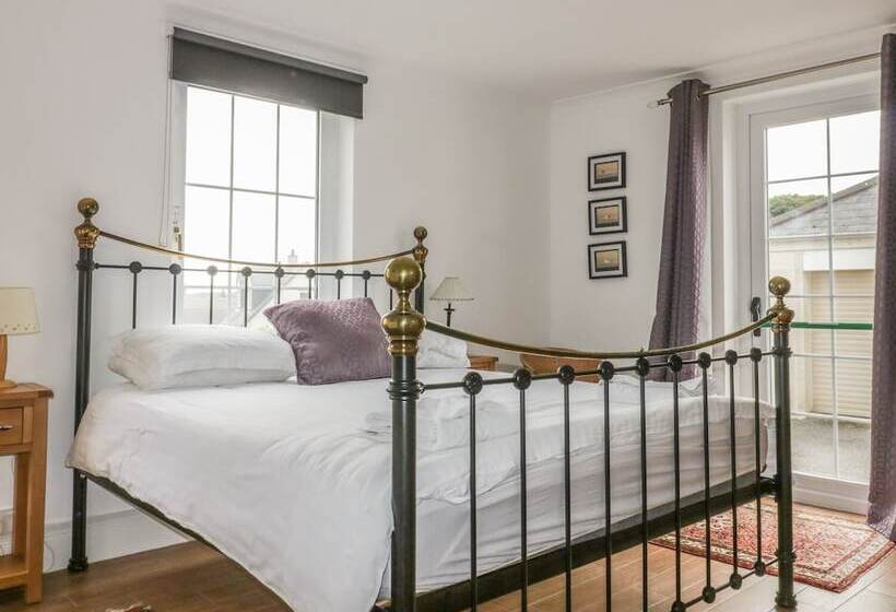 Apartment 1, Trearren