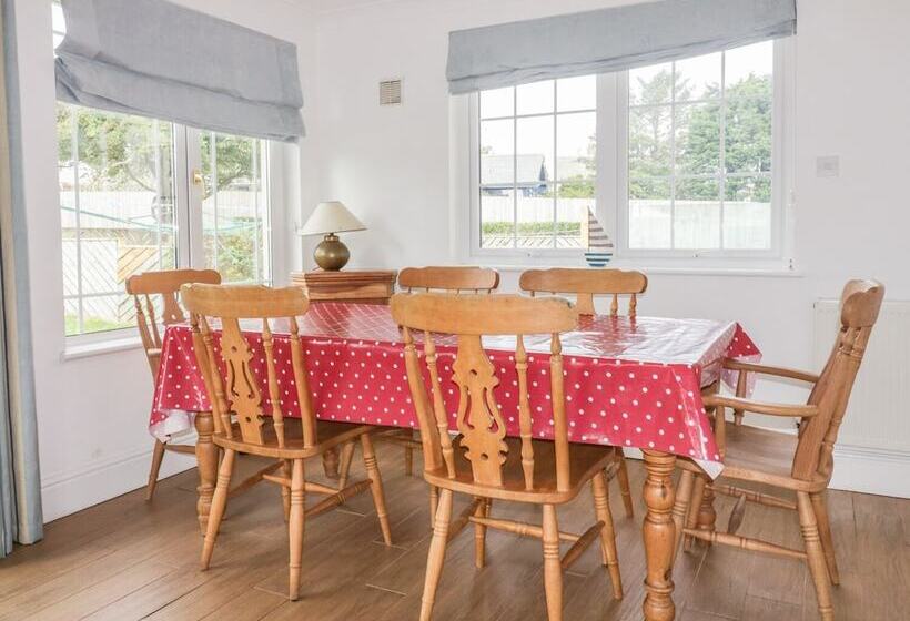 Apartment 1, Trearren