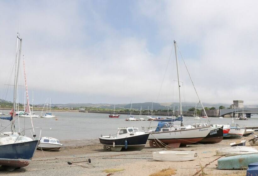 Bryn Derw Holiday Cottage