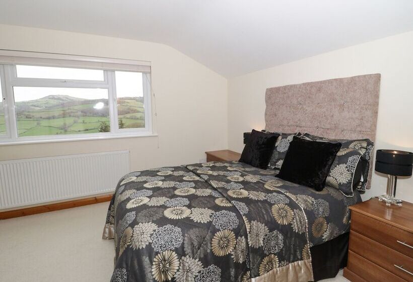 Bryn Derw Holiday Cottage