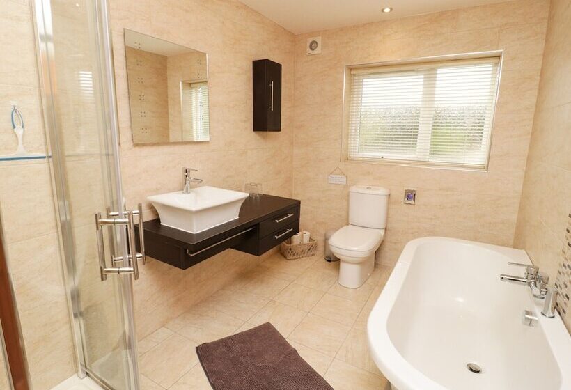 Bryn Derw Holiday Cottage