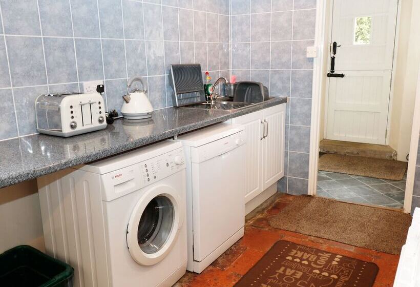 Buckinghams Leary Farm Cottage