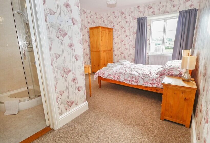 Buckinghams Leary Farm Cottage