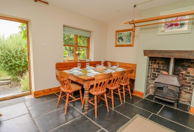Byrdir Cottage