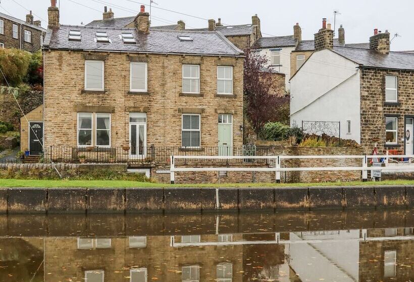 Canalside Cottage