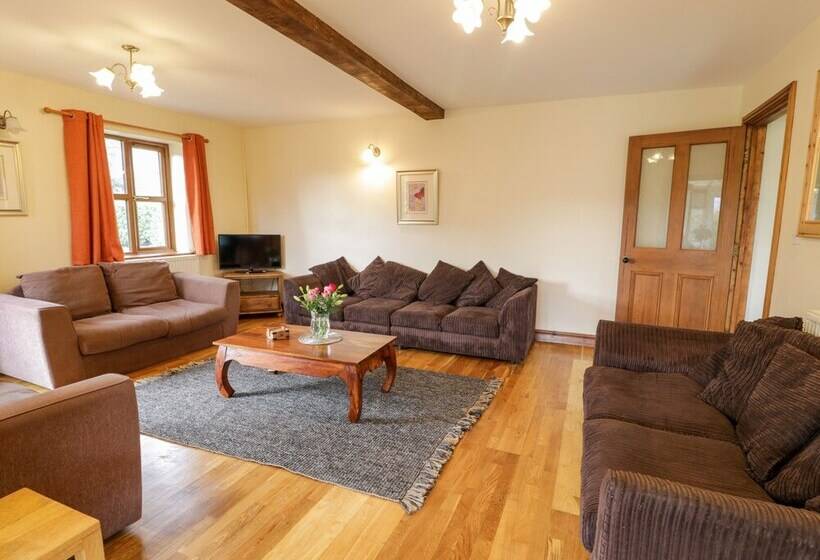 Ddol Helyg Farmhouse