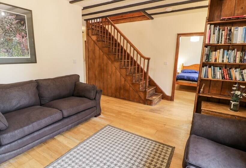 Ddol Helyg Farmhouse