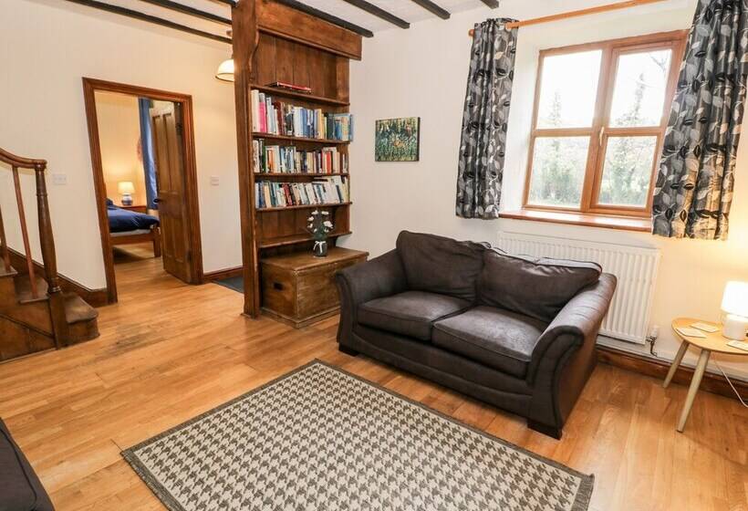 Ddol Helyg Farmhouse