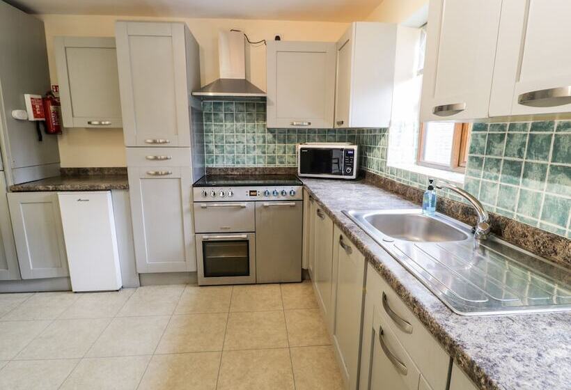 Ddol Helyg Farmhouse