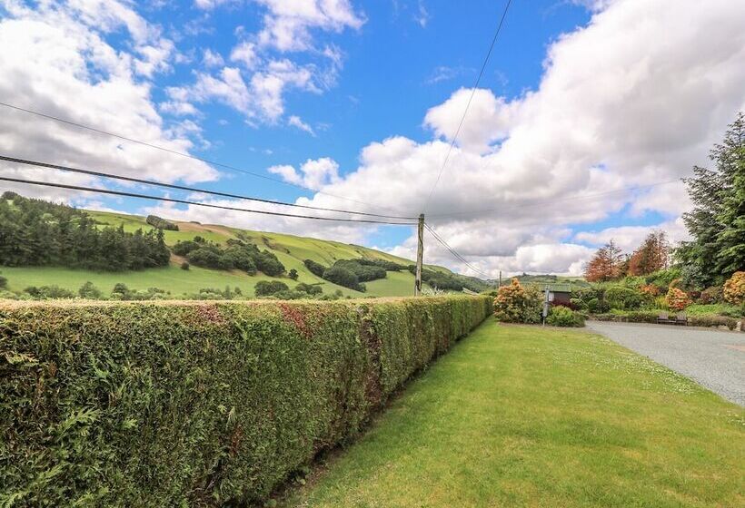 Drainbyrion Farm House