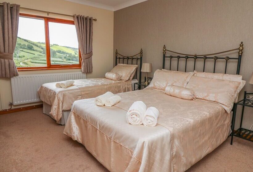 Drainbyrion Farm House