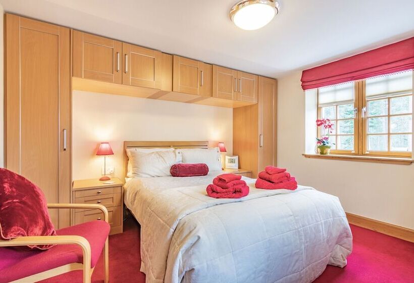 Dunstaffnage Cottage