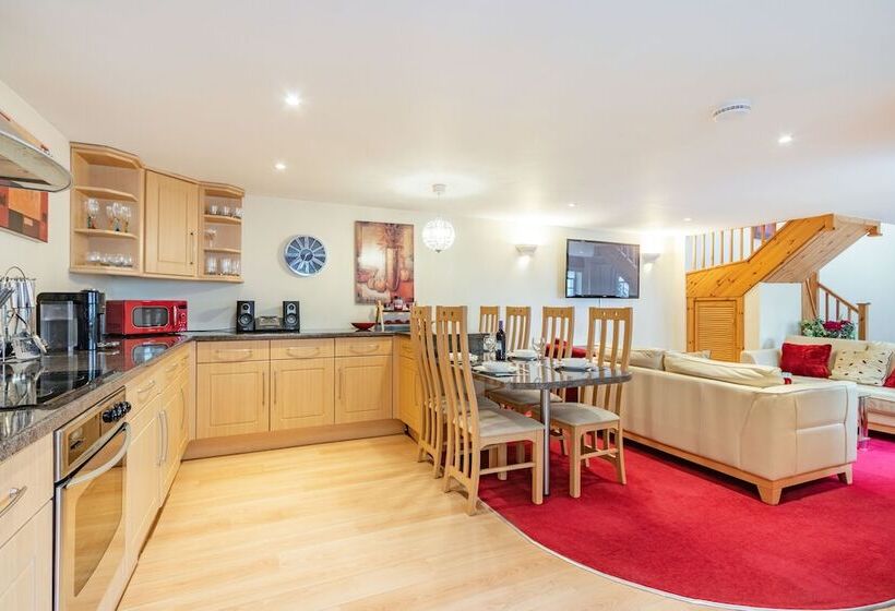 Dunstaffnage Cottage