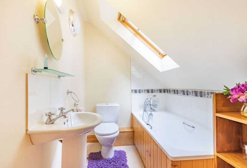 Dunstaffnage Cottage