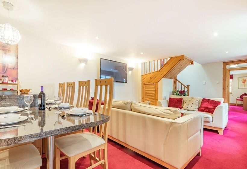 Dunstaffnage Cottage