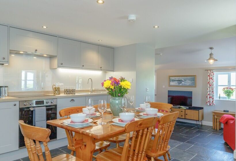 Golden Slack Cottage