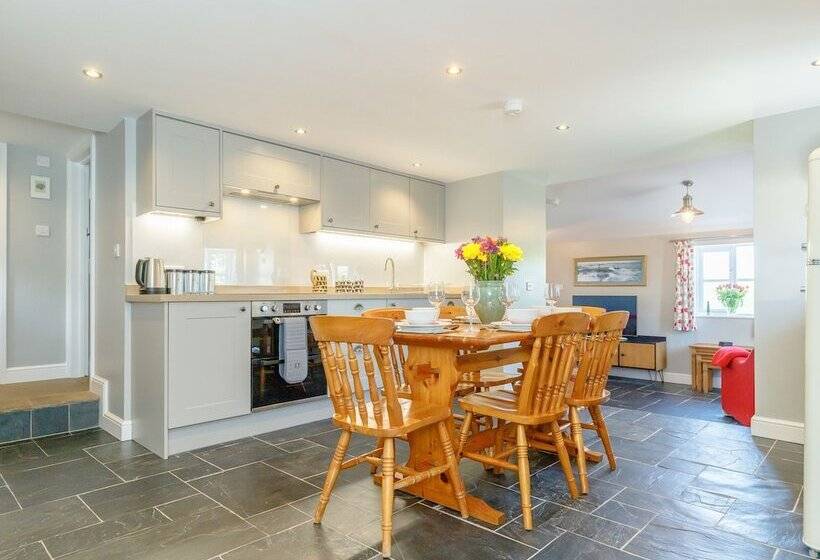 Golden Slack Cottage