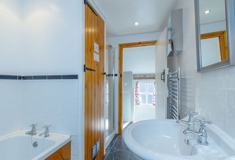 Golden Slack Cottage