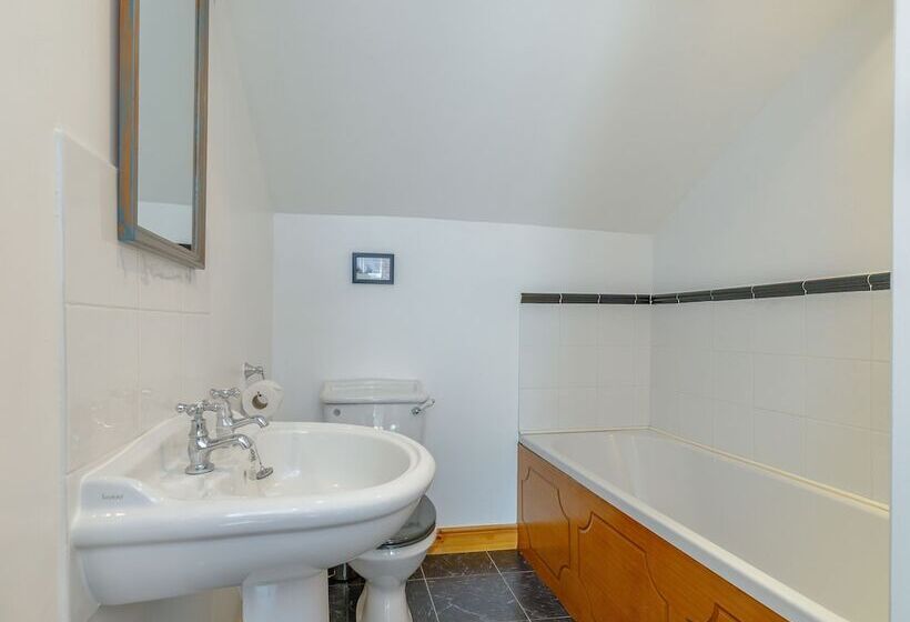 Golden Slack Cottage