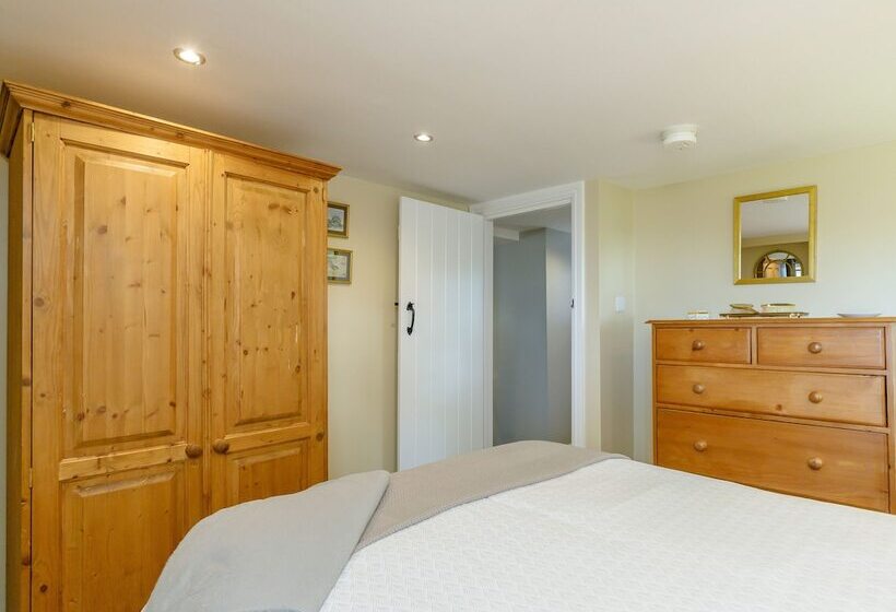 Golden Slack Cottage