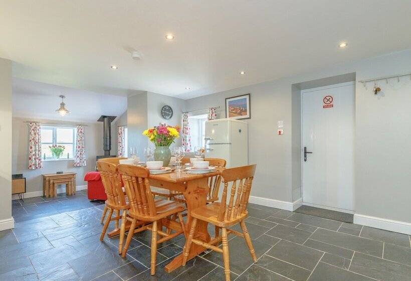 Golden Slack Cottage