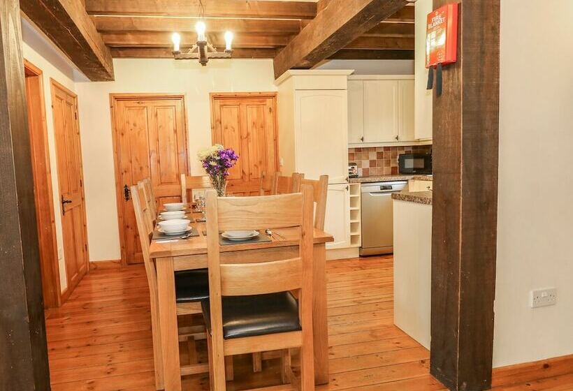 Hazel Lodge