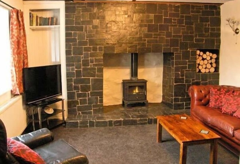 Hendre Aled Farmhouse