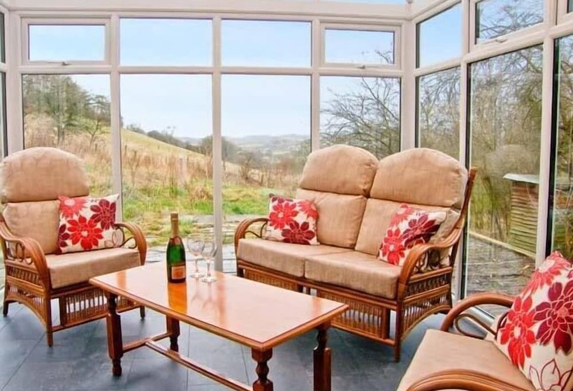 Hendre Aled Farmhouse