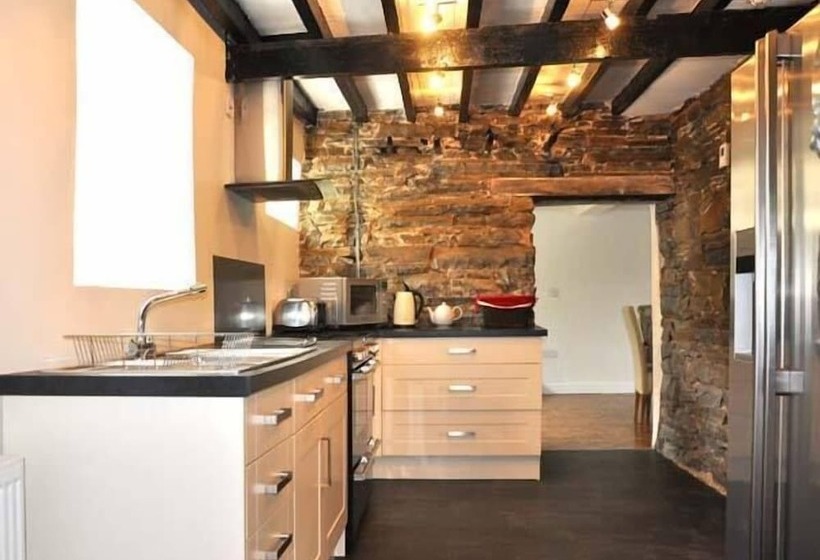 Hendre Aled Farmhouse