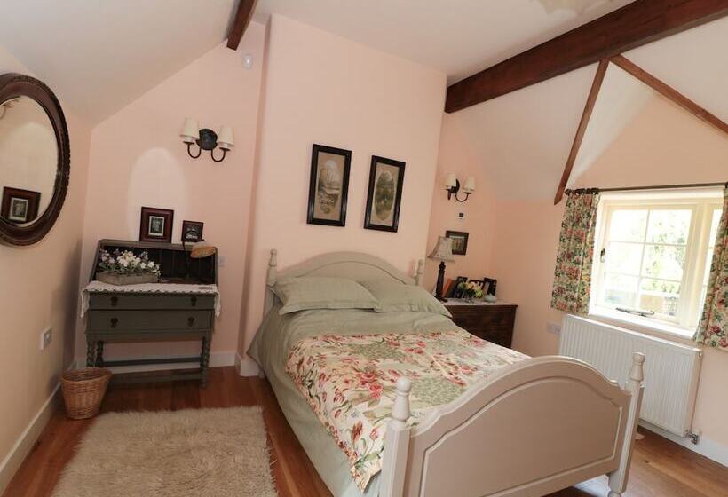 Just A Cottage, Newlands Farm