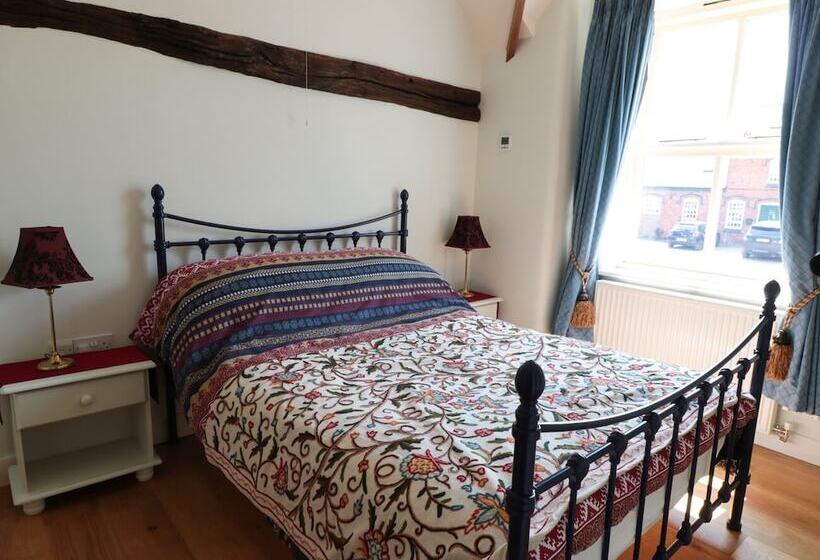 Just A Cottage, Newlands Farm