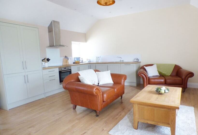 Llaethdy   The Dairy