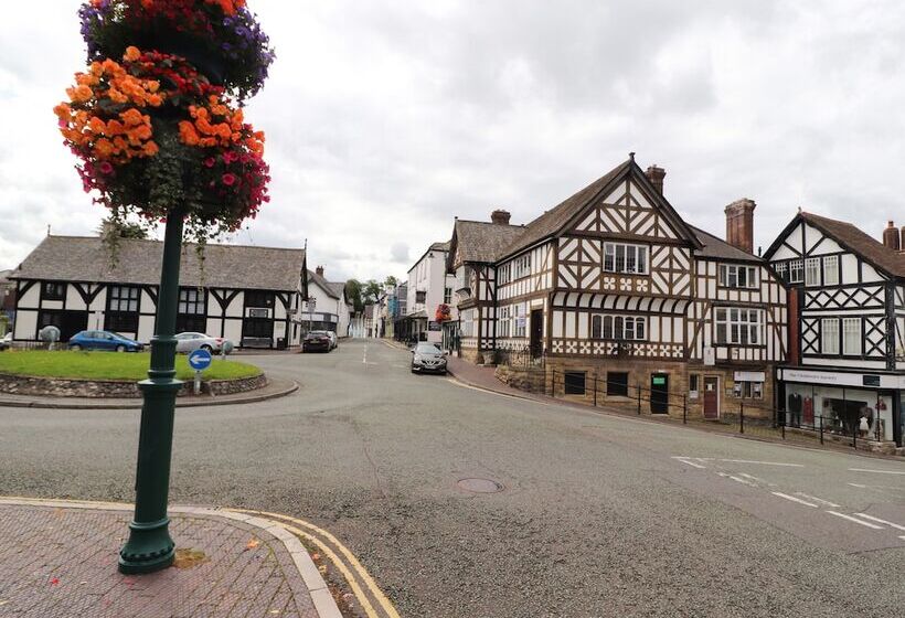 Maestyddyn Farm House