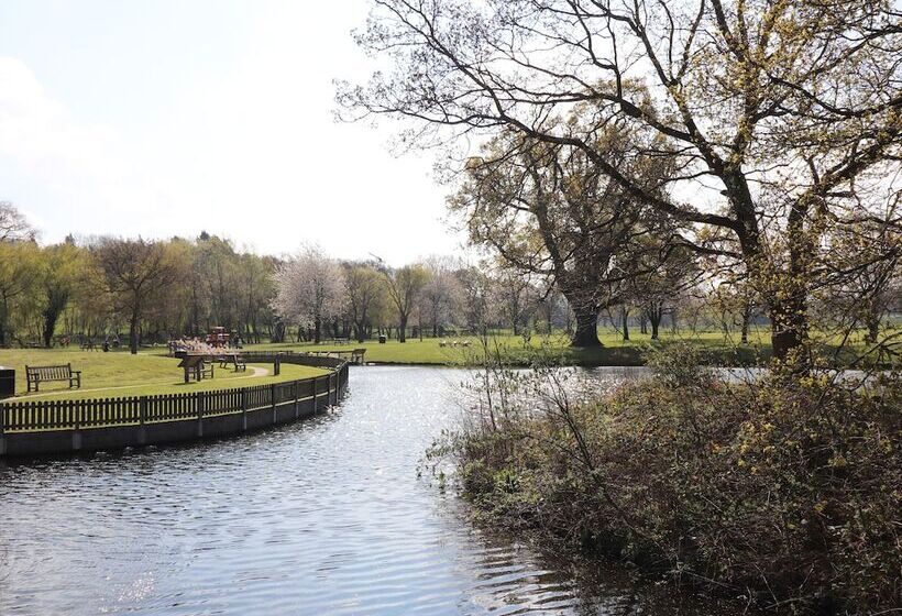 Maestyddyn Farm House