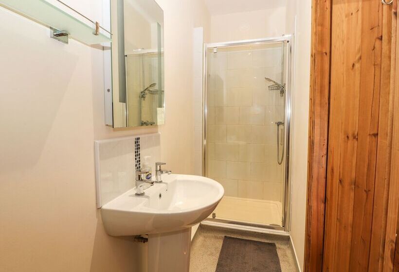 Maestyddyn Farm House